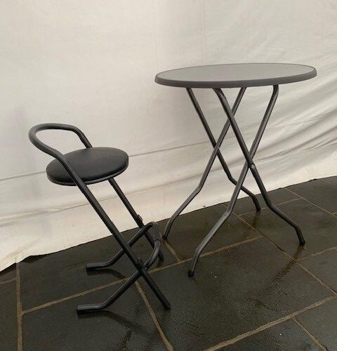 Poseur Table
